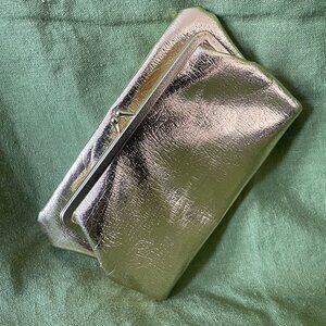 Vintage Silver Faux Leather Clutch With Metal Kiss Lock Closure